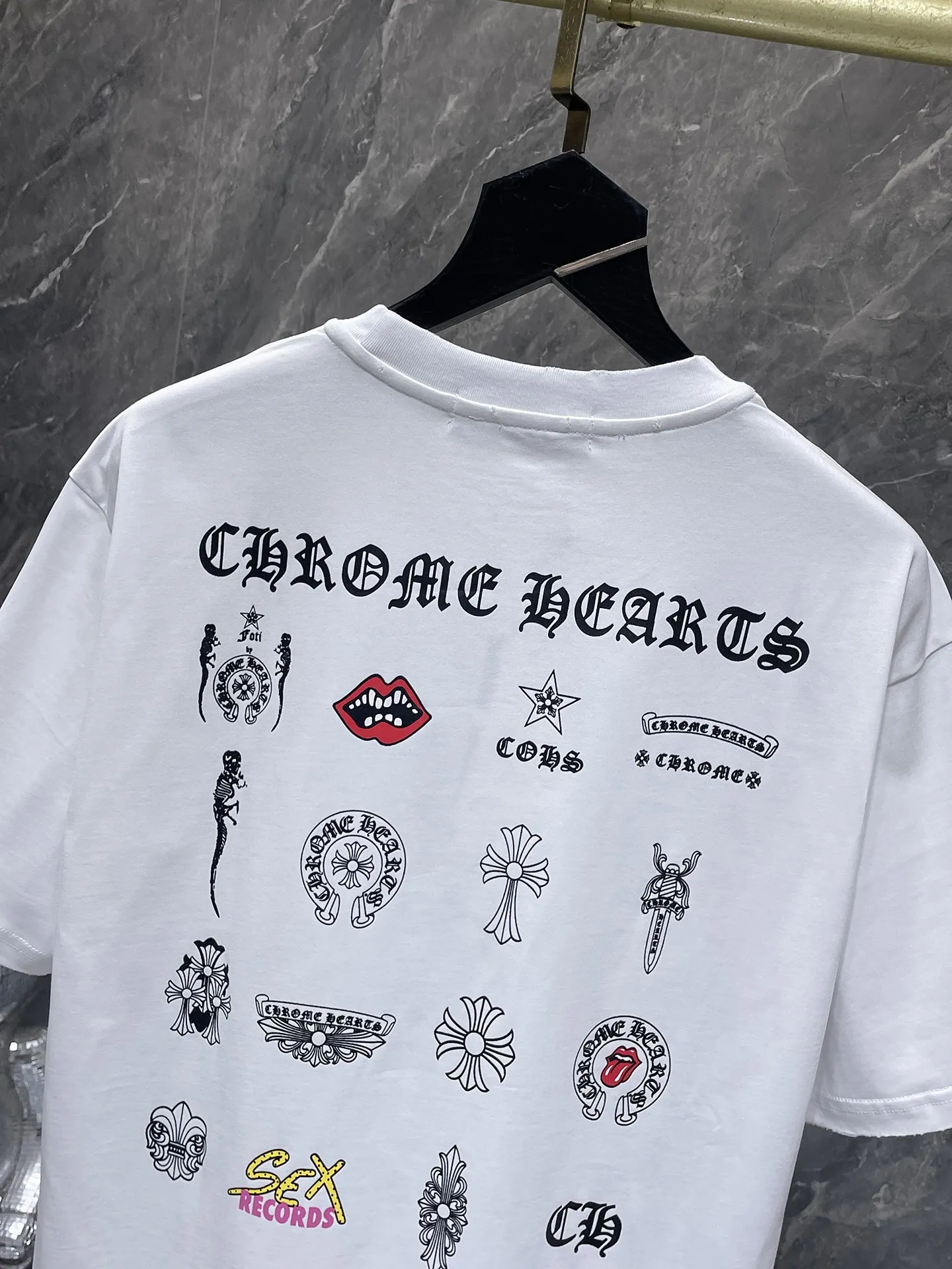 P150 new Chrome Hearts 25ss worn model for summer! High-weight, environmentally friendly and high-quality top-quality fabric 280g Crow contrast graffiti frayed embroidered short sleeves. Counter synchronization. 1:1 replica version. Recommended colors: black, white, gray. Size: S, M, L, XL